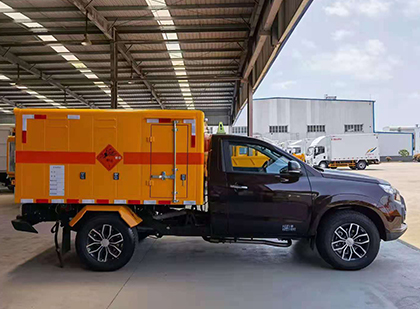 东安爆破器材运输车